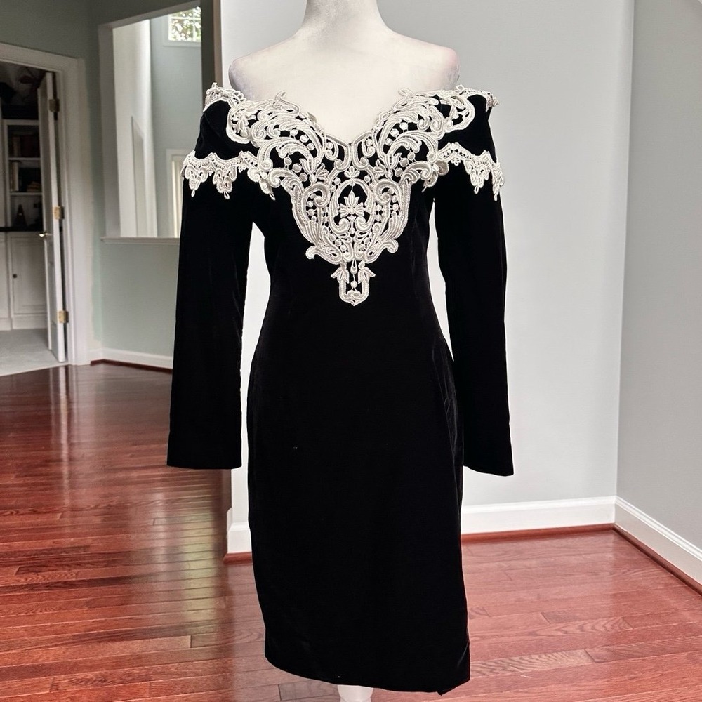 Vintage Scott McClintock Y2K Black Velour White Long Sleeve Lace Cocktail Dress